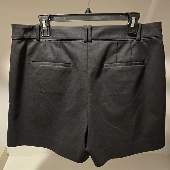 WHBM 5" Classic Black Shorts. - Picture 2 of 4